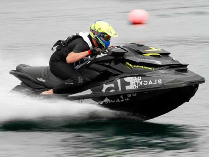 ما هي أسرع دراجة مائية في العالم؟